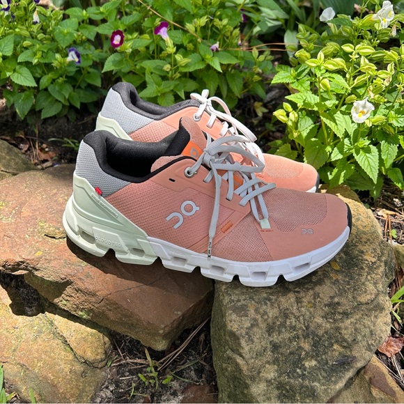 On Running Women's Cloudflyer 4 Coral White Athletic Shoes Sneakers SZ 9 E 40.5 - Picture 2 of 10